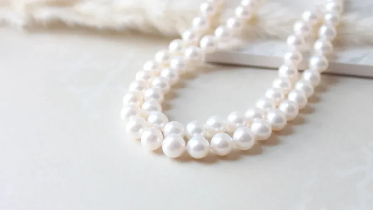 Natural vs Cultured Pearls: Jewelry Guide, Value & Differences