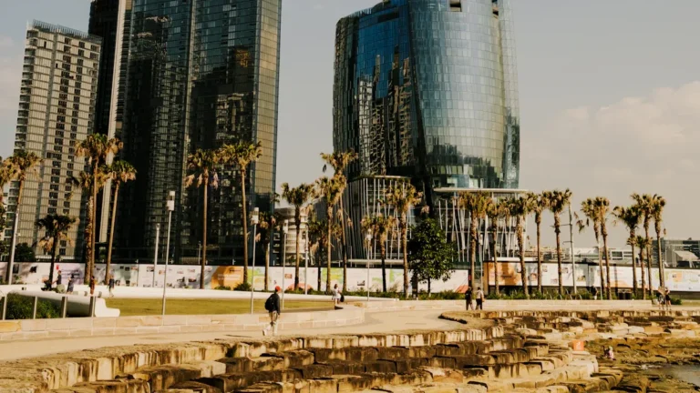 15 Amazing Skyscrapers: Modern Wonders of the World in 2025