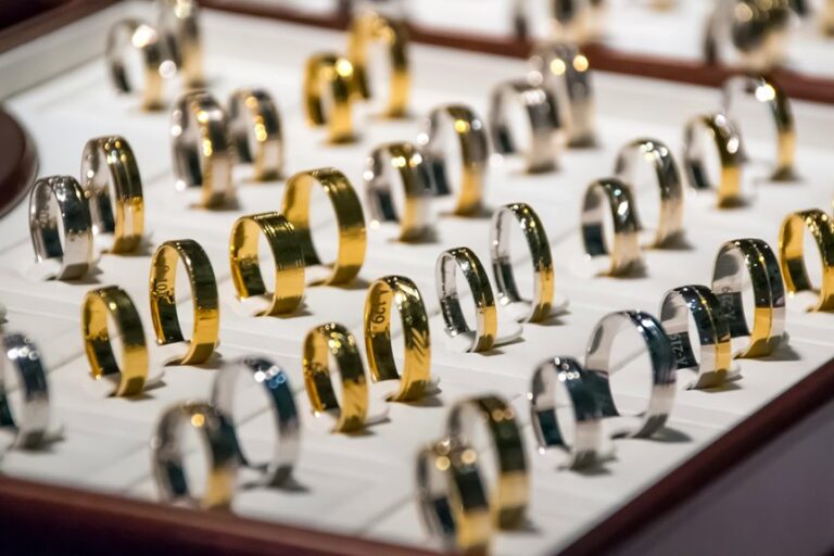 cleaning gold jewelry safely