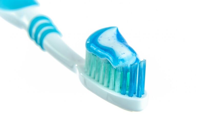 toothpaste effectively cleans jewelry